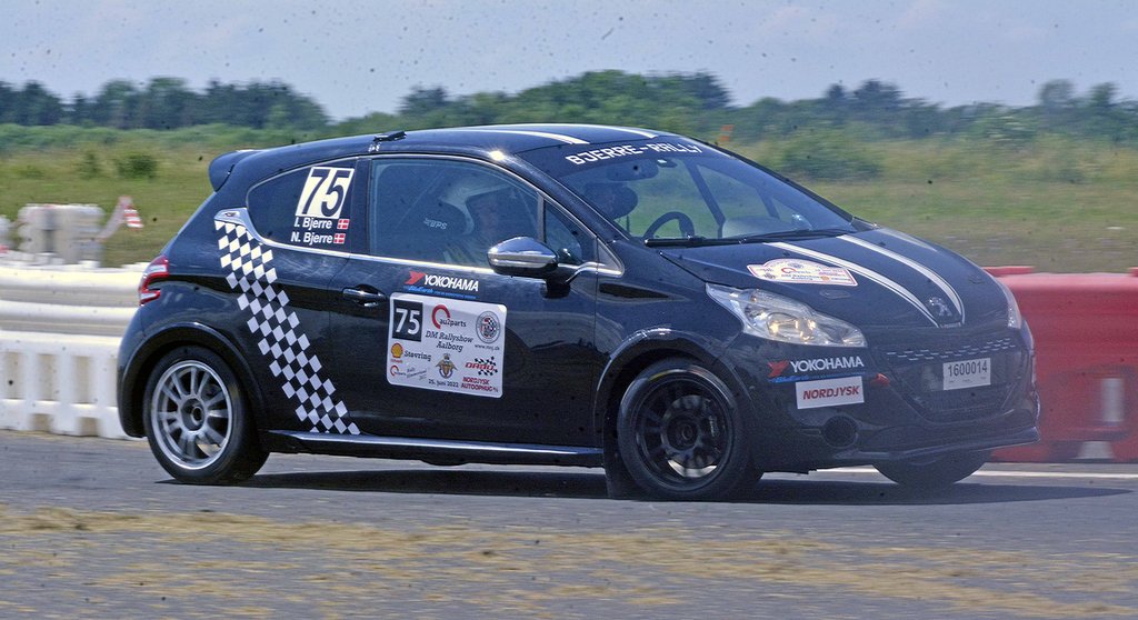 Niels og Inger Bjerre hjemkørte en fornuftig firer på hjemmebane i Peugeot 208 Turbo
